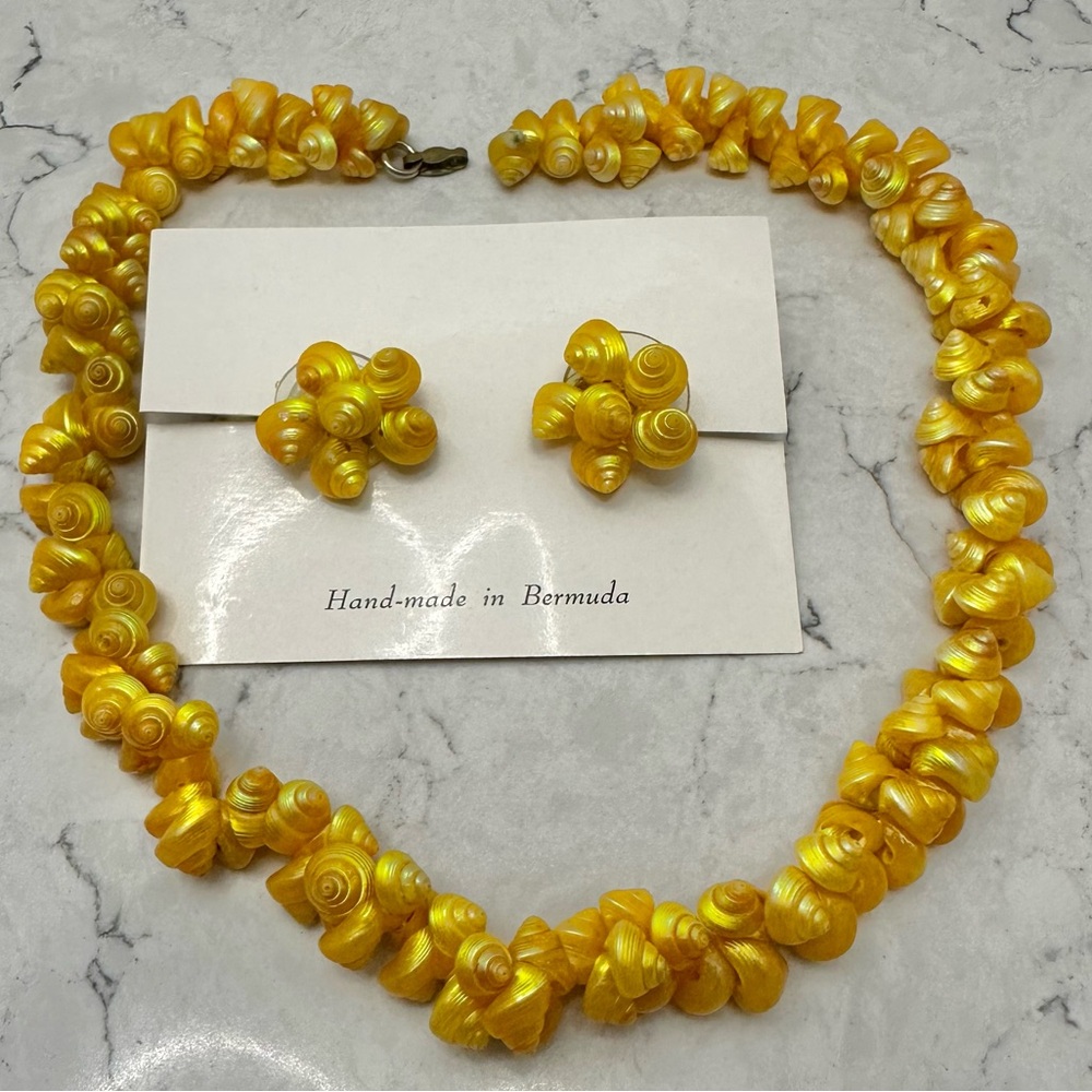 Vintage Victorian Iridescent Tasmanian Trochus Shell Necklace Yellow Bahamas